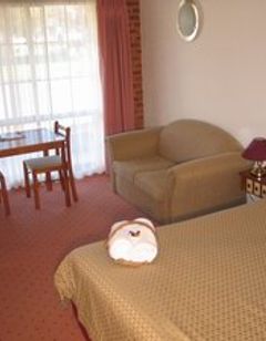 Wine Village Motor Inn