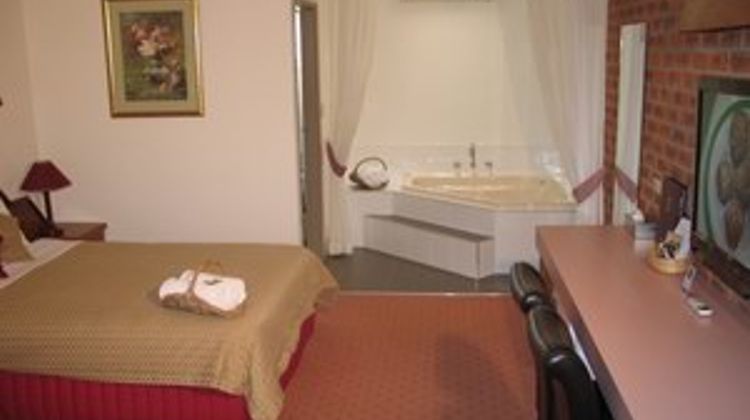 Wine Village Motor Inn Spa
