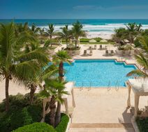 Four Seasons Resort Palm Beach Pool