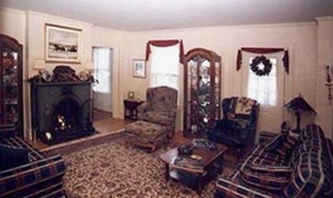 Camden Windward House B & B Lobby