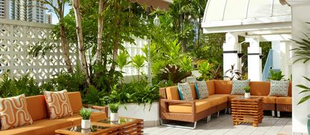 Oasis Hotel Waikiki Lobby