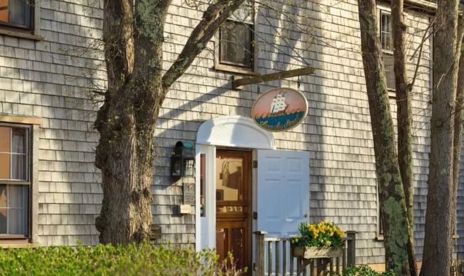 Seven Sea Street Inn Exterior