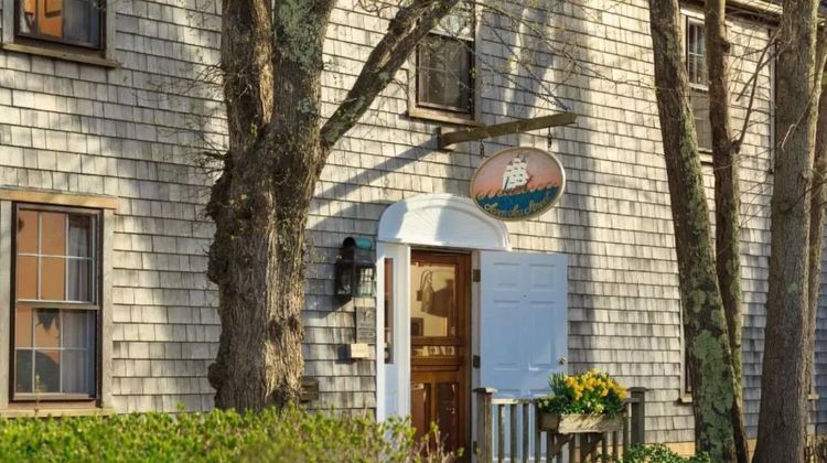 Seven Sea Street Inn Exterior