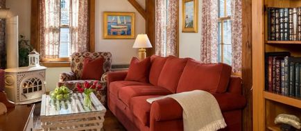 Seven Sea Street Inn Lobby