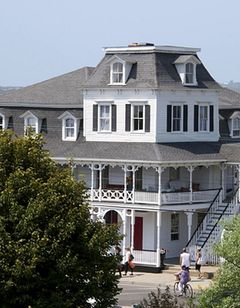 The Inn at Old Harbor
