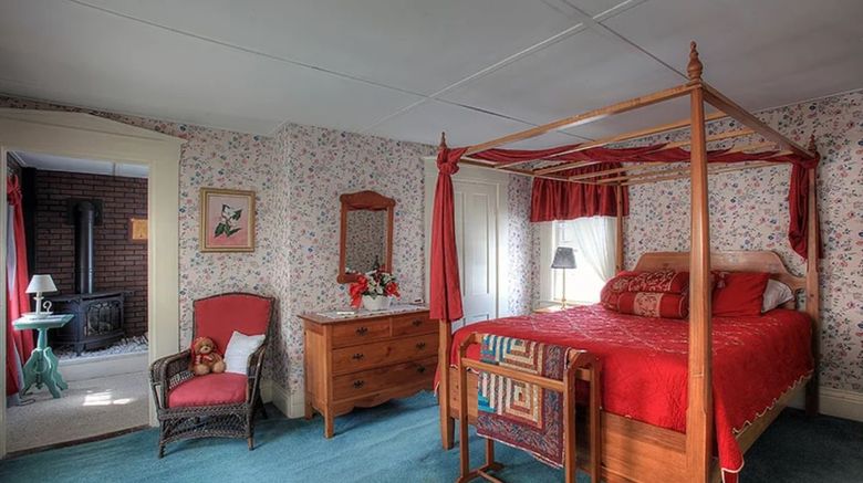 <b>The Old Red Inn & Cottages Room</b>
