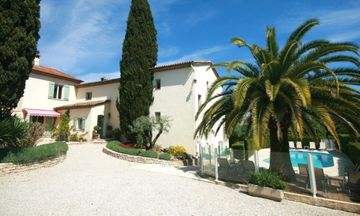 Marc Hely Hotel
