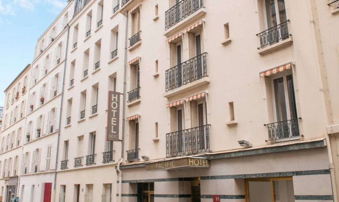 Au Pacific Hotel Exterior