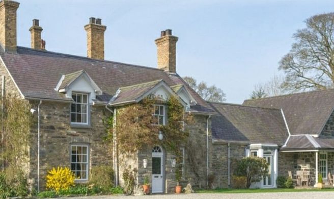 Tyddyn Llan Country House Exterior