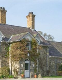 Tyddyn Llan Country House