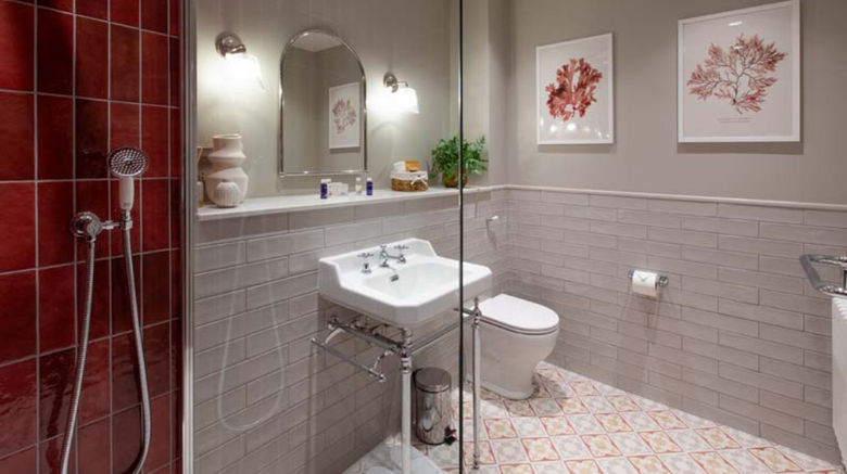 <b>Albion Hotel Room</b>