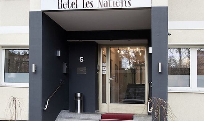 Hotel Les Nations Exterior