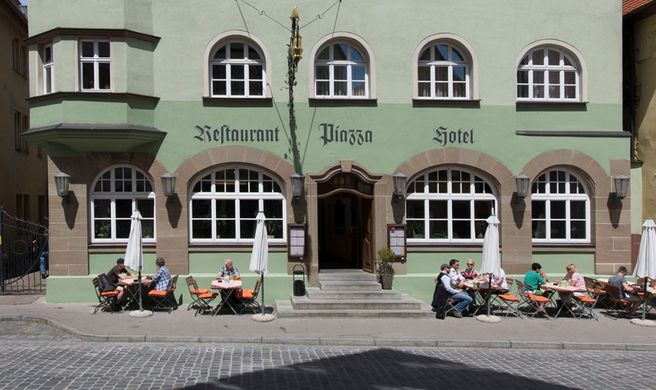 Hotel Restaurant Piazza Exterior