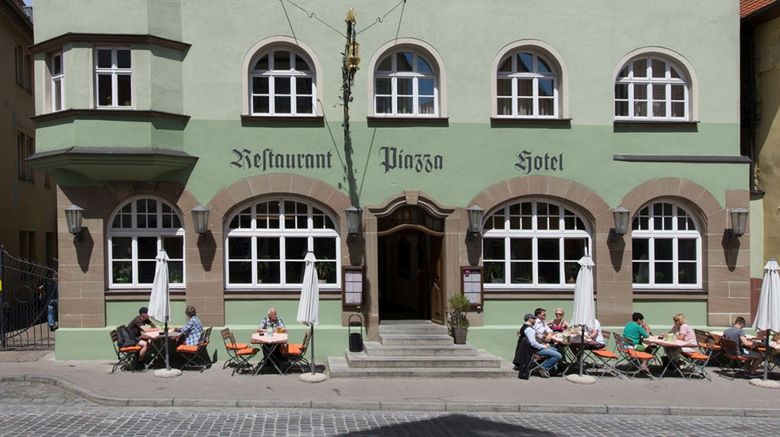 Hotel Restaurant Piazza Exterior