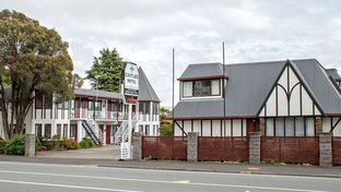 Castles Motel