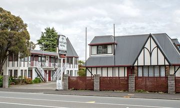 Castles Motel