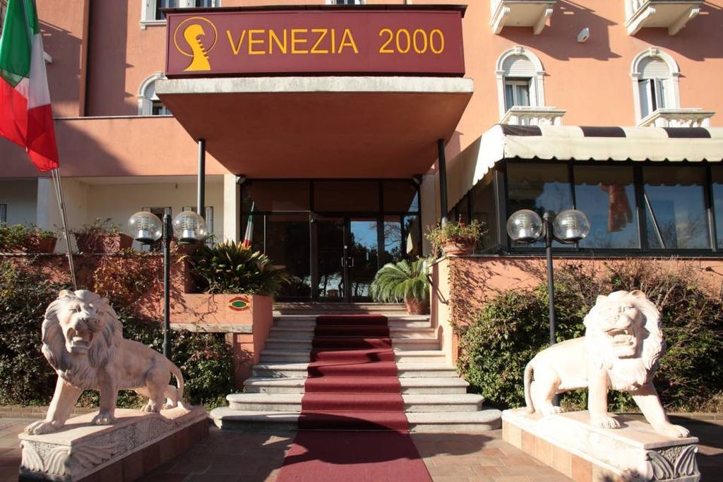 Hotel venezia 2000 store