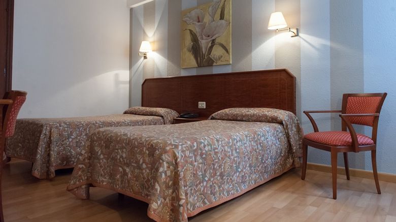 Hotel Unzaga Plaza Room