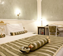 Design Hotel Queen Astoria Room