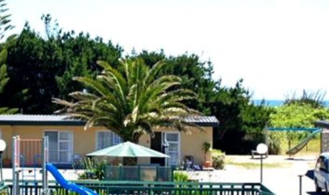 Charles Court Motel Exterior