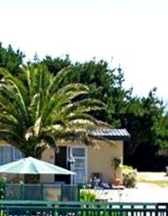 Charles Court Motel