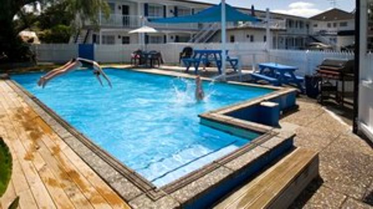 Boundary Court Motor Inn Pool