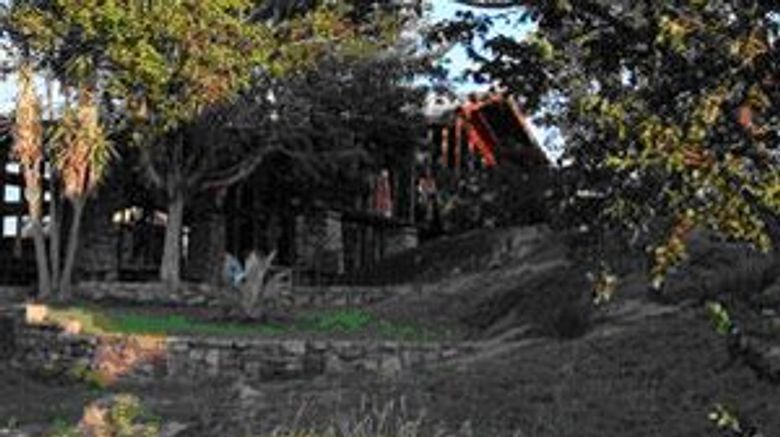 Lobo Wildlife Lodge Exterior