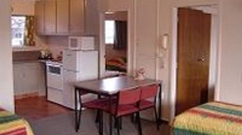 <b>Alpine Motel & Apartments Suite</b> <b>Alpine Motel & Apartments Suite</b>