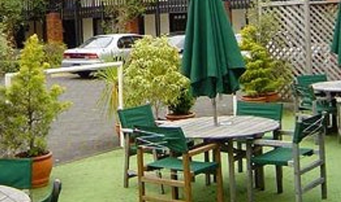 The Grosvenor Motor Inn Exterior