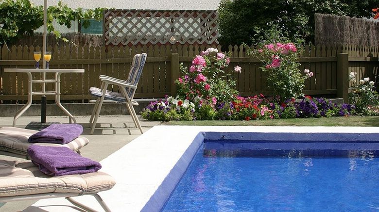 <b>Colonial Motel Pool</b>