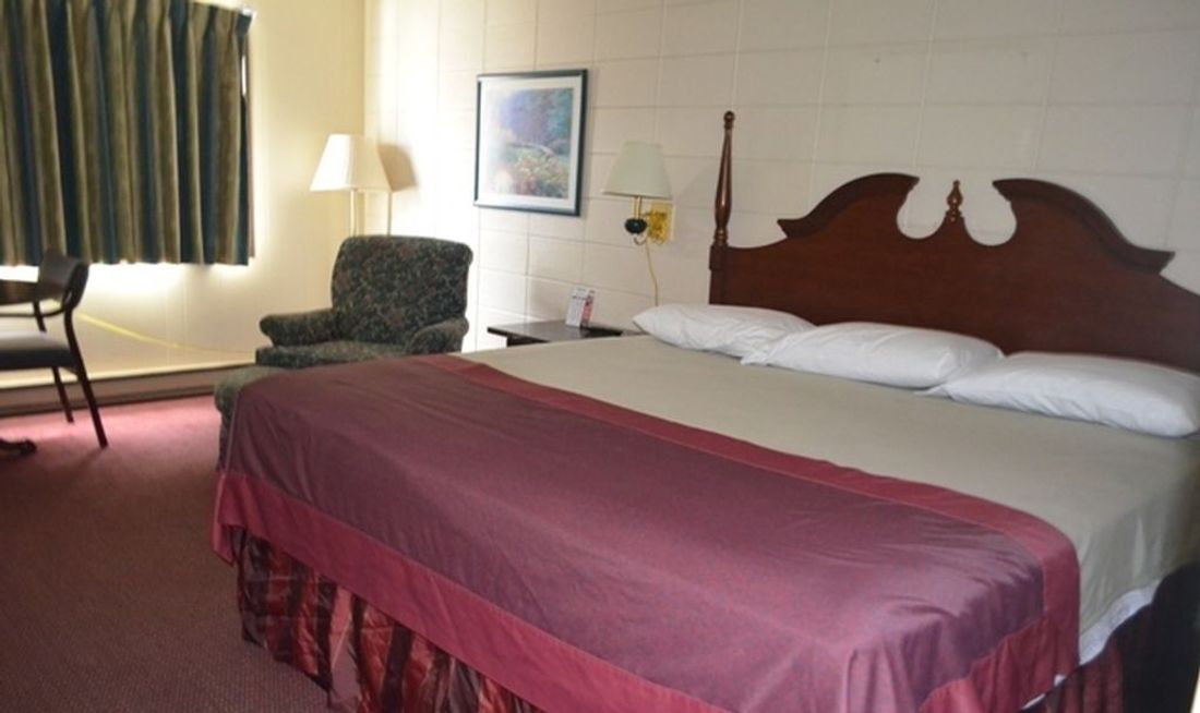 Grand Inn Fargo Room