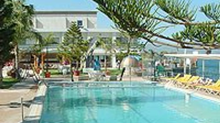 Ron Beach Hotel Pool