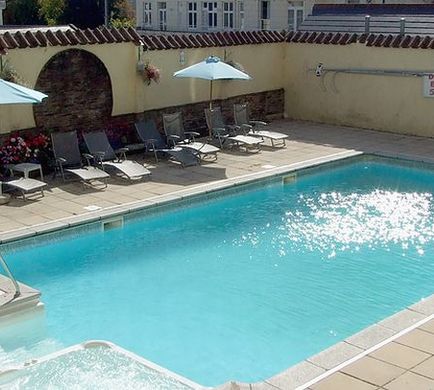 Metropole Hotel Pool