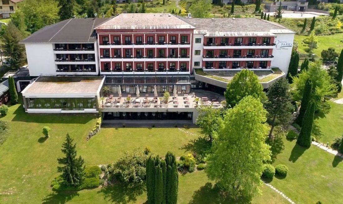 Hotel Parks Exterior