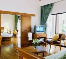 Woodlands Hotel & Resort Suite