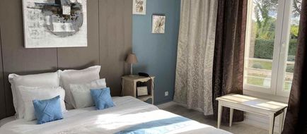 Hotel Les Aubuns Room