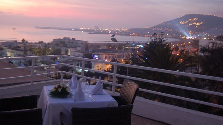 <b>Anezi Tower Hotel & Apartments Restaurant</b> <b>Anezi Tower Hotel & Apartments Restaurant</b>