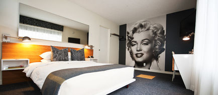 Jupiter Hotel Room