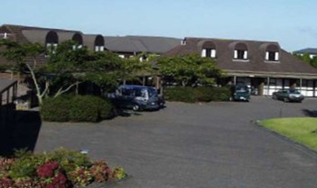 Hobson Motor Inn Exterior