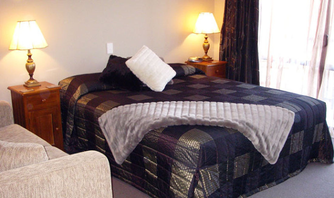 Heritage Court Motor Lodge Room