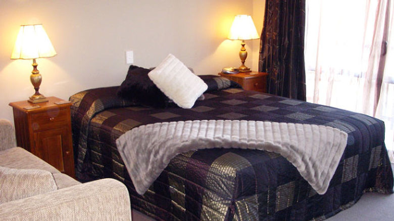 Heritage Court Motor Lodge Room