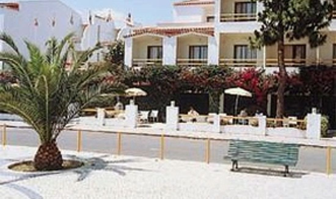 Casablanca Inn Exterior