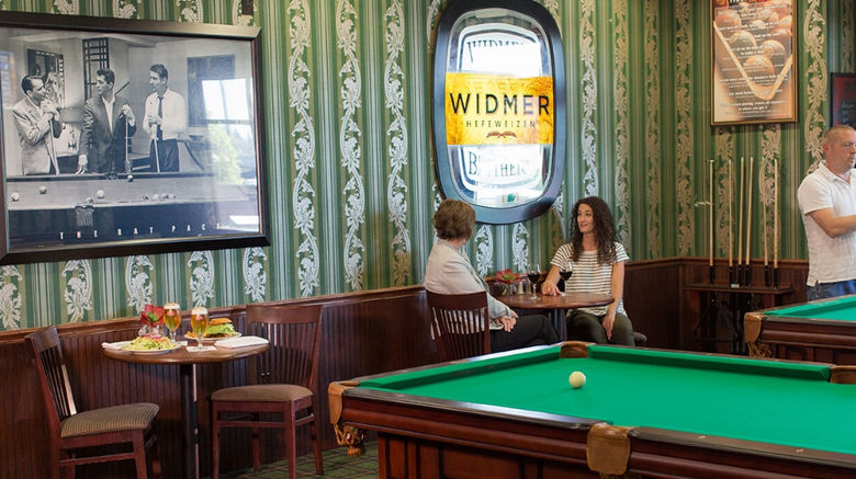 <b>Rogue Regency Inn Bar/Lounge</b> <b>Rogue Regency Inn Bar/Lounge</b>