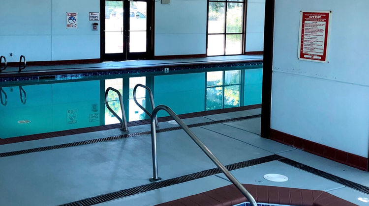 Rogue Regency Inn Pool
