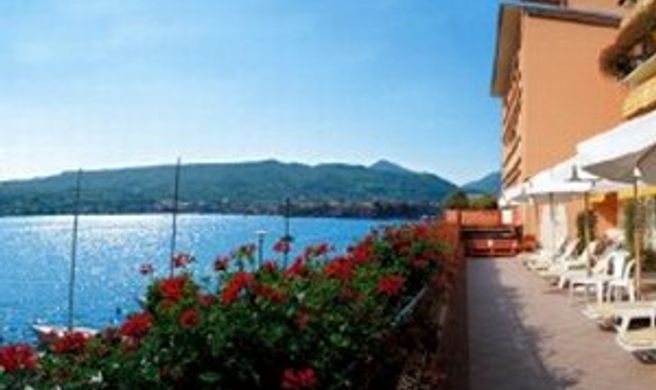 Duomo Hotel Exterior