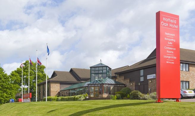 Mercure Hatfield Oak Hotel Exterior