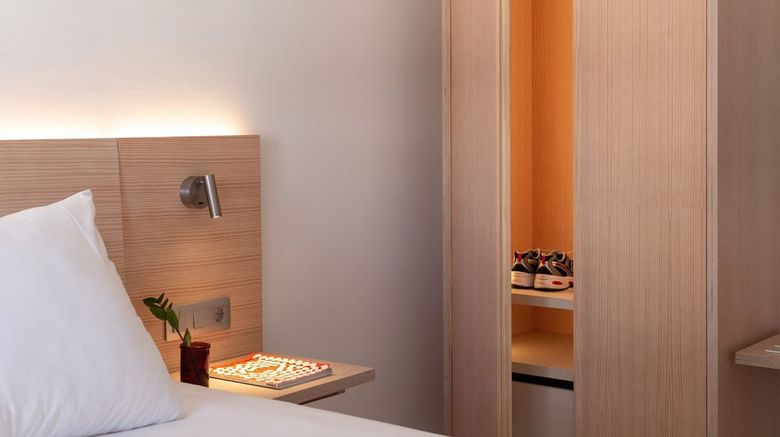 <b>Barcarola Club Room</b>