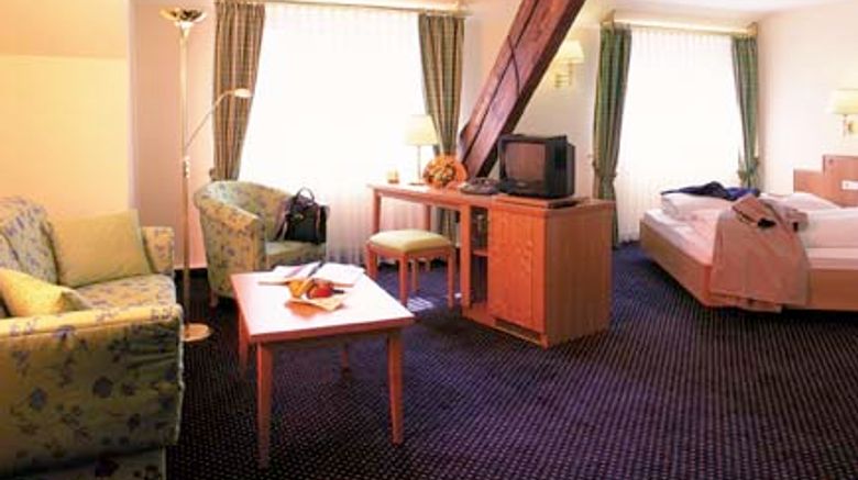 <b>Landidyll Hotel Hirschen Suite</b> <b>Landidyll Hotel Hirschen Suite</b>