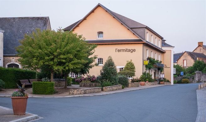 L'Ermitage Hotel Exterior