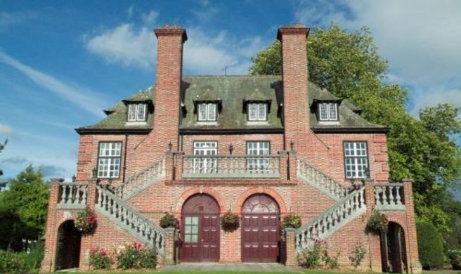 Llansantffraed Court Exterior